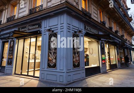 Paris, France-February 04, 2022 : Ernest und Valentin handwerkliche Bäckerei und Konditorei in der Nähe des Viertels Le Marais in Paris. Stockfoto