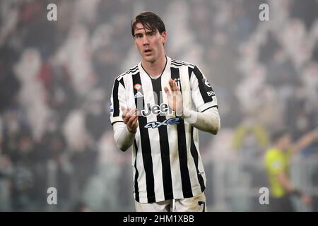 Turin, Italien. 06th. Februar 2022. Dusan Vlahovic vom FC Juventus reagiert beim Fußballspiel der Serie A 2021/2022 zwischen dem FC Juventus und Hellas Verona am 6th. Februar 2022 im Juventus-Stadion in Turin (Italien). Foto Federico Tardito/Insidefoto Kredit: Insidefoto srl/Alamy Live News Stockfoto
