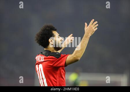 Yaounde, Kamerun. 06th. Februar 2022. Der ägyptische Mohamed Salah reagiert während des Afrika-Cup-Finale 2021 zwischen Senegal und Ägypten im Paul Biya 'Olembe'-Stadion. Kredit: Hassan Mohamed/dpa/Alamy Live Nachrichten Stockfoto