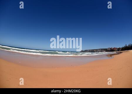 Ein leerer Abschnitt von Manly Beach, eine Fährfahrt von Sydney, NSW, Australien Stockfoto