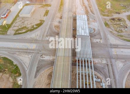 Modernisierung einer Autobahnbrücke auf der Straßenbaustelle Stockfoto