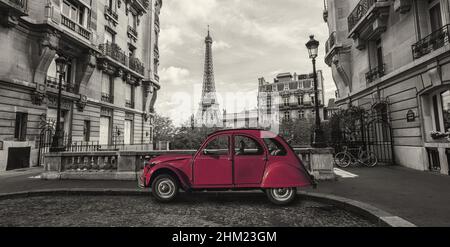 Eiffelturm in Paris und retro rotes Auto an der Avenue de Camoens
