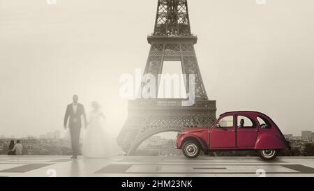 Hochzeitspaar mit rotem Oldtimer am Trocadero mit Eiffelturm, Paris, Frankreich Stockfoto