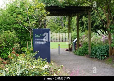 Wegweiser für Rogers Rose Garden in Hamilton Gardens, Neuseeland Stockfoto