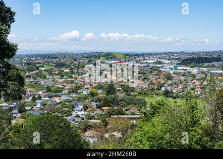 Ein Blick auf die Häuser im Vorort Mt Roskill von Auckland aus der Sicht von Owairaka Domain Stockfoto