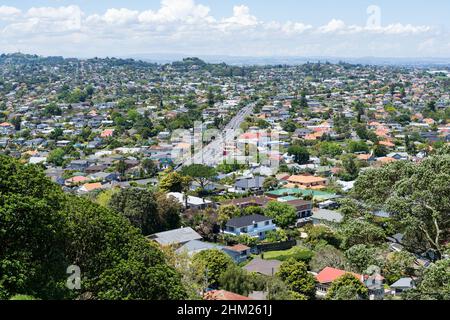 Ein Blick auf die Häuser im Vorort Mt Roskill von Auckland aus der Sicht von Owairaka Domain Stockfoto