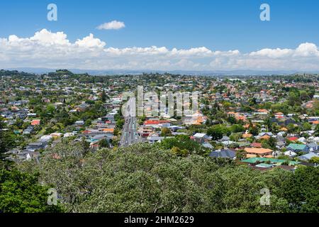 Ein Blick auf die Häuser im Vorort Mt Roskill von Auckland aus der Sicht von Owairaka Domain Stockfoto