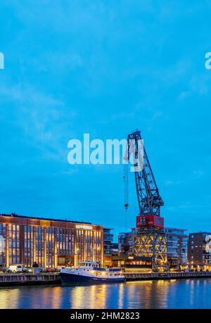 Port Crane am Aura River Bank, Turku, Finnland Stockfoto