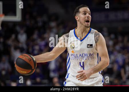 Madrid, Spanien. 06th. Februar 2022. Thomas Heurtel während des Valencia Basket Club Sieges über Real Madrid 93 - 94 in der Liga Endesa reguläre Saison (Tag 21) gefeiert in Madrid (Spanien) im Wizink Center. Februar 6th 2022. (Foto von Juan Carlos García Mate/Pacific Press) Quelle: Pacific Press Media Production Corp./Alamy Live News Stockfoto