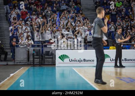 Madrid, Spanien. 06th. Februar 2022. Real Madrid Anhänger während des Valencia Basket Club Sieges über Real Madrid 93 - 94 in der Liga Endesa reguläre Saison (Tag 21) gefeiert in Madrid (Spanien) im Wizink Center. Februar 6th 2022. (Foto von Juan Carlos García Mate/Pacific Press) Quelle: Pacific Press Media Production Corp./Alamy Live News Stockfoto