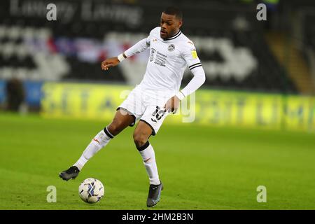 Swansea, Großbritannien. 05th. Februar 2022. Olivier Ntcham von Swansea City in Aktion. EFL Skybet Championship match, Swansea City gegen Blackburn Rovers im Swansea.com Stadium in Swansea am Samstag, 5th. Februar 2022. Dieses Bild darf nur für redaktionelle Zwecke verwendet werden. Nur zur redaktionellen Verwendung, Lizenz für kommerzielle Nutzung erforderlich. Keine Verwendung bei Wetten, Spielen oder Veröffentlichungen in einem Club/einer Liga/einem Spieler. PIC von Andrew Orchard//Alamy Live News Stockfoto