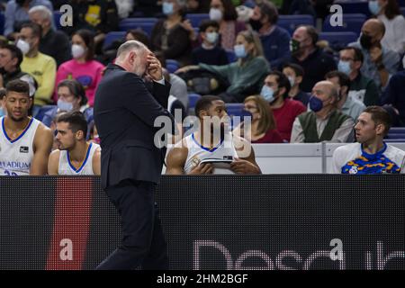 Madrid, Madrid, Spanien. 6th. Februar 2022. Pablo Laso beim Valencia Basket Club Sieg über Real Madrid 93 - 94 in der Liga Endesa regulären Saison (Tag 21) gefeiert in Madrid (Spanien) im Wizink Center. Februar 6th 2022. (Bild: © Juan Carlos GarcÃ-A Mate/Pacific Press via ZUMA Press Wire) Stockfoto