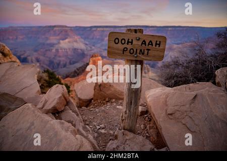 OOH AAH Point Melden Sie sich am Sun Rise am Grand Canyon entlang des South Kaibab Trail an Stockfoto