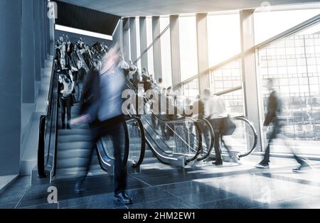 Die Treppe im Business-Center ist sehr schnell Stockfoto