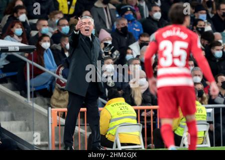 Madrid, Spanien. 06th. Februar 2022. Madrid Spanien; 02.06.2022.- Real Madrid gegen Granada Spiel der spanischen Fußball La Liga am Spieltag 23 im Santiago Bernabeu Stadion in Madrid statt. Real Madrid Coach Carlo Ancelotti. Endergebnis 1-0 Real Madrid Gewinner Kredit: Juan Carlos Rojas/dpa/Alamy Live News Stockfoto