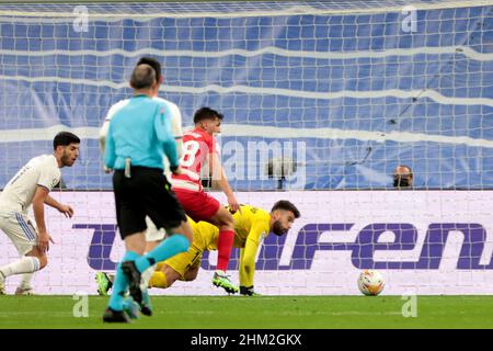 Madrid, Spanien. 06th. Februar 2022. Madrid Spanien; 02.06.2022.- Real Madrid gegen Granada Spiel der spanischen Fußball La Liga am Spieltag 23 im Santiago Bernabeu Stadion in Madrid statt. Real Madrid Player Granada Player Final Score 1-0 Real Madrid Gewinner Credit: Juan Carlos Rojas/dpa/Alamy Live News Stockfoto