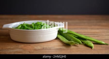 Läuferbohnen, frisch aus dem Garten Stockfoto