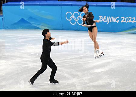 Peking, China. 7th. Februar 2022. Riku Miura und Ryuichi Kihara aus Japan treten am 7. Februar 2022 bei den Olympischen Winterspielen 2022 in Peking im Capital Indoor Stadium beim Wettbewerb des Pair Figure Skating Teams auf. Foto von Richard Ellis/UPI Credit: UPI/Alamy Live News Stockfoto