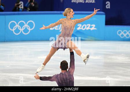 Peking, China. 7th. Februar 2022. Alexa Knierim und Brandon Frazier aus den USA treten am 7. Februar 2022 bei den Olympischen Winterspielen 2022 in Peking im Capital Indoor Stadium beim Pair Figure Skating Team-Wettbewerb auf. Foto von Richard Ellis/UPI Credit: UPI/Alamy Live News Stockfoto