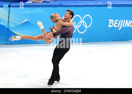 Peking, China. 7th. Februar 2022. Alexa Knierim und Brandon Frazier aus den USA treten am 7. Februar 2022 bei den Olympischen Winterspielen 2022 in Peking im Capital Indoor Stadium beim Pair Figure Skating Team-Wettbewerb auf. Foto von Richard Ellis/UPI Credit: UPI/Alamy Live News Stockfoto