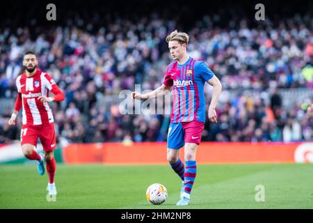 Barcelona, Spanien. 6th February 2022 ; Nou Camp, Barcelona, Spanien: La Liga Football, FC Barcelona gegen Atletico Madrid; 21 Frenkie de Jong vom FC Barcelona Credit: Action Plus Sports Images/Alamy Live News Stockfoto