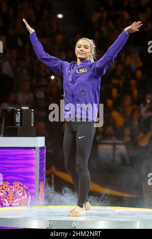 Baton Rouge, LA, USA. 05th. Februar 2022. Olivia Dunne der LSU wird vor der NCAA-Gymnastikaktion zwischen den Auburn Tigers und den LSU Tigers im Pete Maravich Assembly Center in Baton Rouge, LA, vorgestellt. Jonathan Mailhes/CSM/Alamy Live News Stockfoto