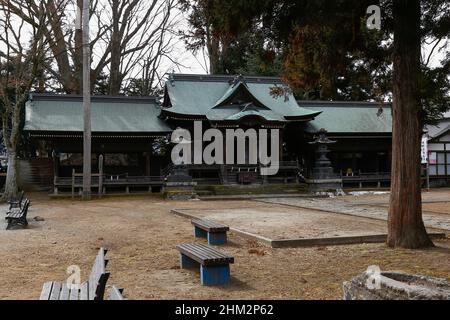 suwa, nagano, japan, 2022/06/02 , Suwa Gokoku-Schrein. Ein schintoistischer Schrein, der in der Nähe der Burg Takashima in der Stadt Suwa in Nagano, Japan, errichtet wurde. Stockfoto