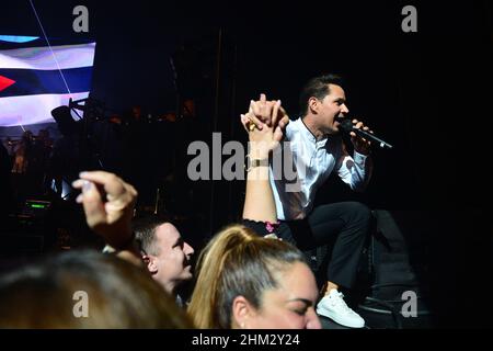 Miami, FL, USA. 05th. Februar 2022. Leoni Torres spielt am 05. Februar 2022 live auf der Bühne im James L. Knight Center in Miami, Florida. Kredit: Mpi10/Media Punch/Alamy Live Nachrichten Stockfoto