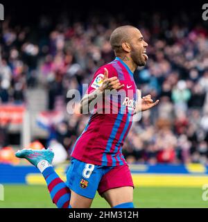 Barcelona, Spanien. 6th. Februar 2022. Dani Alves aus Barcelona feiert am 6. Februar 2022 in Barcelona, Spanien, ein Tor während eines Fußballspiels der spanischen Liga der ersten Liga zwischen dem FC Barcelona und Atletico de Madrid. Quelle: Joan Gosa/Xinhua/Alamy Live News Stockfoto