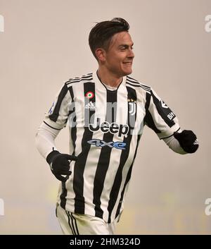 Turin. 6th. Februar 2022. Paulo Dybala von Juventus reagiert während eines Fußballspiels der Serie A zwischen dem FC Juventus und Hellas Verona am 6. Februar 2022 in Turin, Italien. Quelle: Federico Tardito/Xinhua/Alamy Live News Stockfoto