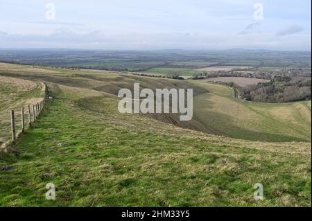 The Manger aus der Nähe des Gipfels des White Horse Hill in der Nähe des Dorfes Uffington, Oxfordshire Stockfoto