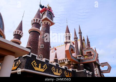 Lampung, Indonesien, Februar 06 2022- der 'Slanik Waterpark' ist einer der größten Wasserparks in Lampung. Nicht nur das, sondern in diesem Wasserpark gibt es auch Stockfoto