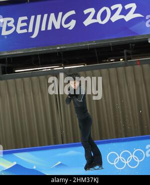 Peking, China. 7th. Februar 2022. Hanyu Yuzuu aus Japan trainiert im Capital Indoor Stadium in Peking, der Hauptstadt Chinas, am 7. Februar 2022. Quelle: Cao Can/Xinhua/Alamy Live News Stockfoto