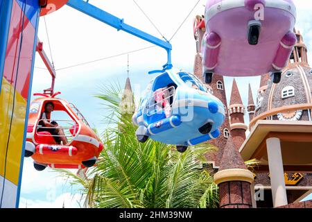 Lampung, Indonesien, Februar 06 2022- der 'Slanik Waterpark' ist einer der größten Wasserparks in Lampung. Nicht nur das, sondern in diesem Wasserpark gibt es Stockfoto