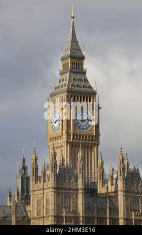 Big Ben, neu renoviert und frei von Gerüsten, Februar 2022. Teil des Houses of Parliament, Westminster, London, Großbritannien Stockfoto