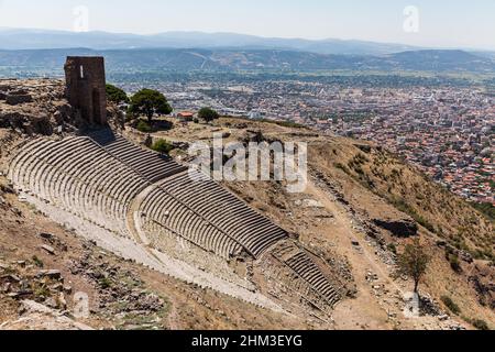 Bergama, Izmir, Türkei - Juli 22 2017: Pergamon Akropolis Ruinen, antike griechische Stadt in Aeolis Stockfoto