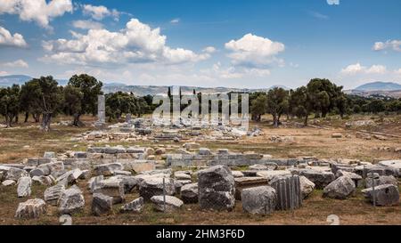 Seferihisar, Izmir, Türkei - 06 2019. Juni: Der Tempel des Dionysos in Teos Stockfoto