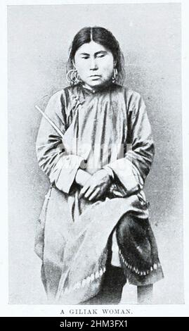 Eine Giliak-Frau, die Nivkh oder Gilyak (auch Nivkhs oder Gilyaks; Sind eine indigene ethnische Gruppe, die die nördliche Hälfte der Insel Sachalin und den unteren Amur-Fluss und die Küste auf dem angrenzenden russischen Festland und historisch möglicherweise Teile der Mandschurei bewohnt. Aus dem Buch „die lebenden Rassen der Menschheit“ Vol. 1 von Henry Neville Hutchinson, Herausgeber John Walter Gregory, Und Richard Lydekker, Herausgeber: London, Hutchinson & CO 1901 Stockfoto