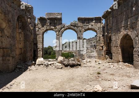 Fethiye, Mugla, Türkei - Juni 16 2014: Alte Ruinen in Tlos vor freiem Himmel Stockfoto