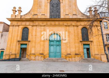 Metz, Frankreich - 23. Januar 2022: Notre-Dame de l'Assomption ist eine Kirche in der Rue de la Chevre in der Stadt Metz in Lothringen, Frankreich. Stockfoto
