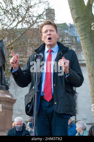 London, Großbritannien, 5th. Februar 2022. Richard Tice, Abgeordneter der britischen Reformpartei bei der Make Votes Matter-Kundgebung am Parliament Square in London, sprach sich gegen das Wahlgesetz der Tory-Regierung aus. Herr Tice setzt sich dafür ein, eine proportionale Vertretung im Unterhaus in Westminster einzuführen. Stockfoto