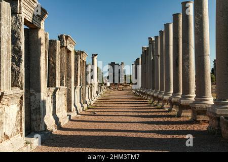 Aksu, Antalya, Türkei - Juli 06 2016: Agora in der antiken Stadt Perge Stockfoto