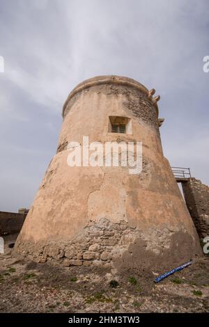 Cabo de gata Spanien. San Miguel Turm am Strand von Cabo de gata, Almeria, Spanien. Stockfoto