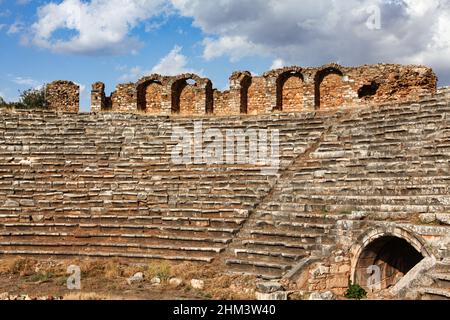 Karacasu, Aydin, Türkei - 8 2016. Oktober: Aphrodisias Stadionruinen (UNESCO-Weltkulturerbe, 2017) Stockfoto