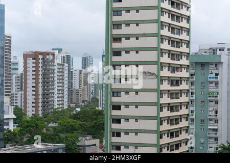 Recife, PE, Brasilien - 14. Oktober 2021: Blick auf die Gebäude des Viertels Boa Viagem. Stockfoto