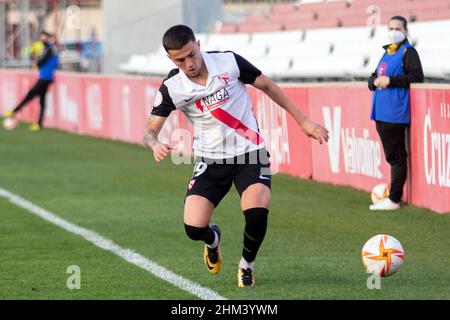 Sevilla, Spanien. 06th, Februar 2022. Antonio Zarzana (19) aus Sevilla Atletico, gesehen während des Primera RFEF-Spiels zwischen Sevilla Atletico und CD Castellon im Jesus Navas-Stadion in Sevilla. (Foto: Mario Diaz Rasero - Gonzales Photo). Stockfoto