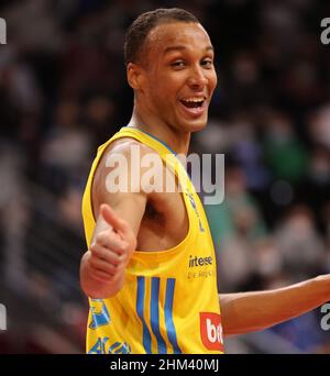 Bonn, Deutschland. 06th. Februar 2022. Basketball-Bundesliga, Matchday 20, BBL, Telekom Baskets Bonn vs Alba Berlin, Louis Olinde (Alba) lächelt. Quelle: Jürgen Schwarz/Alamy Live News Stockfoto