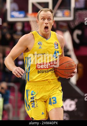 Bonn, Deutschland. 06th. Februar 2022. Basketball-Bundesliga, Matchday 20, BBL, Telekom Baskets Bonn vs Alba Berlin, Luke Sikma (Alba) fährt den Ball. Quelle: Jürgen Schwarz/Alamy Live News Stockfoto