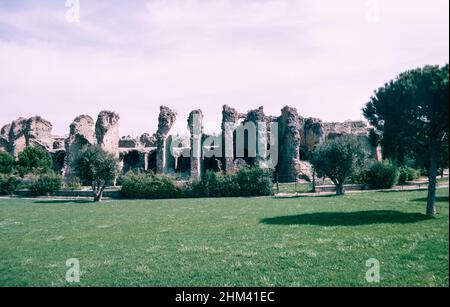 Frejus - wichtige römische Marktstadt im Südosten Frankreichs mit vielen beeindruckenden architektonischen Überresten. Amphitheater. Archivscan von einem Dia. April 1971. Stockfoto