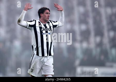 Turin, Italien. 06th. Februar 2022. Dusan Vlahovic von Juventus FC Gesten während der Serie A Spiel zwischen Juventus FC und Hellas Verona FC im Allianz Stadium am 6. Februar 2022 in Turin, Italien. Quelle: Marco Canoniero/Alamy Live News Stockfoto